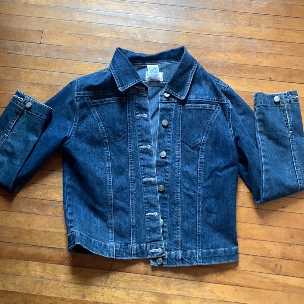 Women’s short fitted denim jacket, size 4